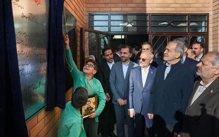 تأکید پزشکیان بر یادگیری عملی و تقویت مهارتهای گروهی دانشآموزان - هشت صبح