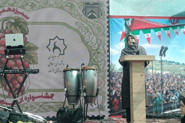 مهاجرانی: سرزمین آفتاب ترنج قالی ایران و بخشی از هویت تمدنی کشور است - هشت صبح