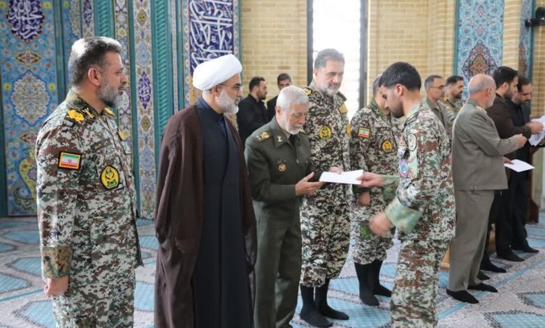 اعطای عطیه فرماندهی معظم کل قوا به دانش‌آموختگان دانشگاه افسری پدافند - هشت صبح