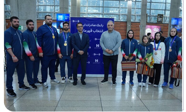 استقبال گرم بانک صادرات ایران از قهرمانان وزنه‌برداری